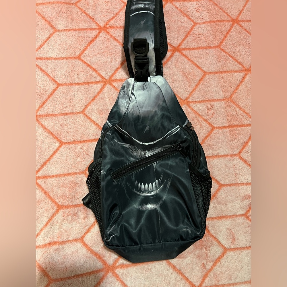 Alien Sling Bag ✨NWOT✨